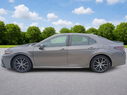 Used 2023 Toyota Camry SE FWD image 4