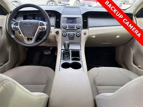 Used 2018 Ford Taurus SE image 2