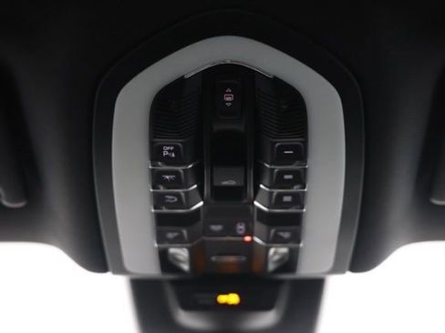 Used 2021 Porsche Macan AWD/4WD image 40