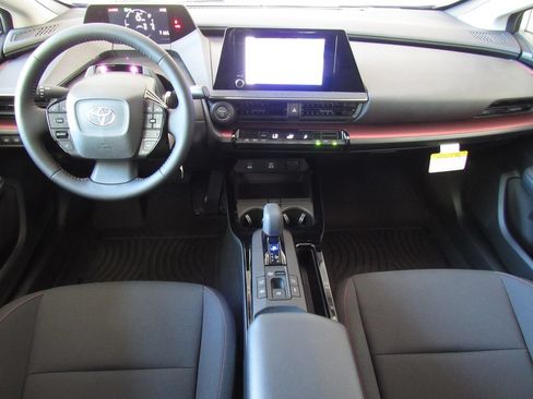 Used 2026 Toyota Prius Plug-In Hybrid FWD image 29