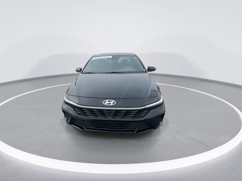 Used 2024 Hyundai Elantra SE FWD image 3