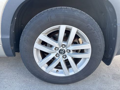 Used 2016 Toyota Highlander LE image 11