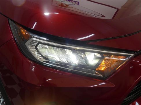 Used 2021 Toyota RAV4 XLE AWD/4WD image 15