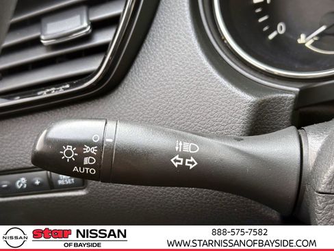 Certified 2020 Nissan Rogue Sport SV image 33