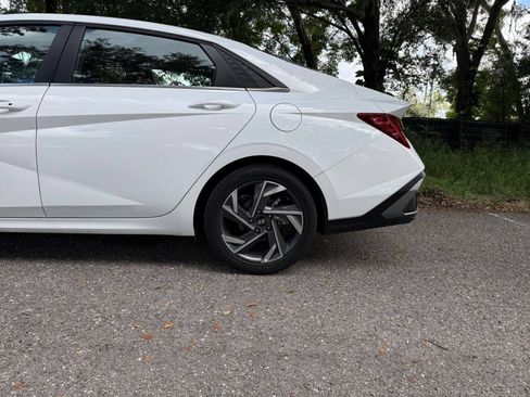 Used 2025 Hyundai Elantra SEL FWD image 10