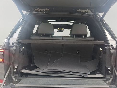 Certified 2024 BMW X7 xDrive40i w/ M Sport Package image 31