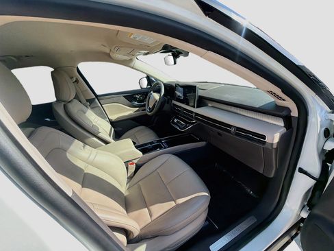 Used 2023 Lincoln Corsair FWD image 31