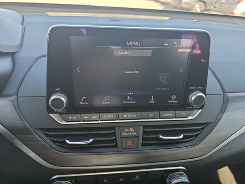 Used 2025 Nissan Altima 2.5 SV FWD image 25