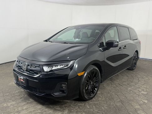 Used 2025 Honda Odyssey Sport-L image 3