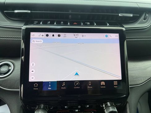Certified 2023 Jeep Grand Cherokee Overland w/ Luxury Tech Group IV AWD/4WD image 12