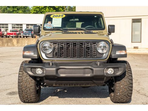 Used 2025 Jeep Wrangler Unlimited Sport AWD/4WD image 3