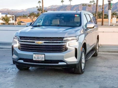 Used 2024 Chevrolet Suburban LT image 3