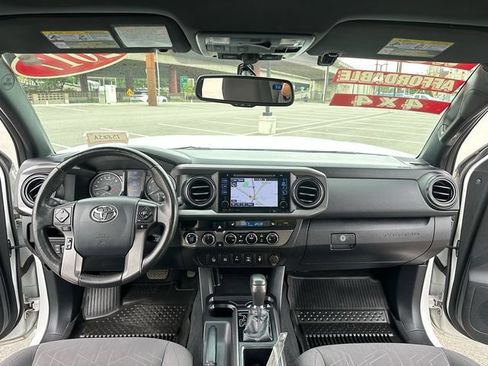 Certified 2017 Toyota Tacoma TRD Off-Road w/ Premium & Technology Package AWD/4WD image 12