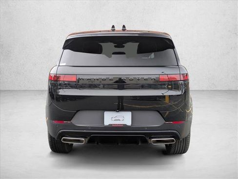 Used 2025 Land Rover Range Rover Sport SE image 7