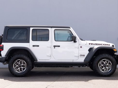 Used 2024 Jeep Wrangler Unlimited Rubicon w/ Technology Group AWD/4WD image 25