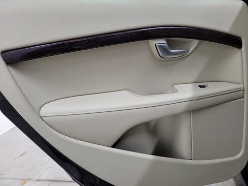 Used 2013 Volvo XC70 3.2 image 13