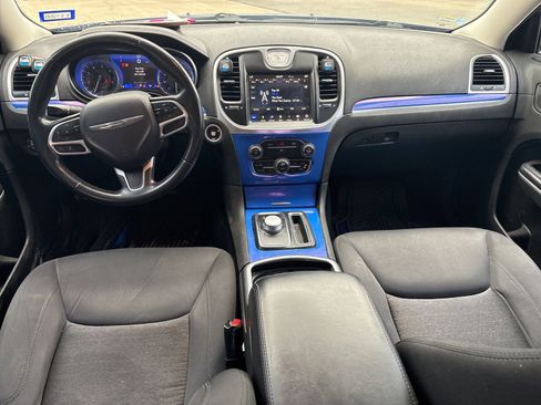 Used 2019 Chrysler 300 Touring w/ Sport Appearance Package RWD image 10