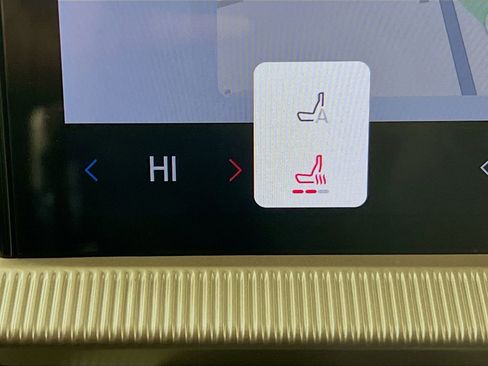 Used 2025 Ford Explorer Active image 24