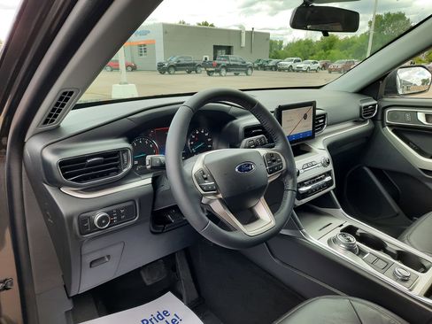 Used 2020 Ford Explorer XLT w/ Equipment Group 202A image 12