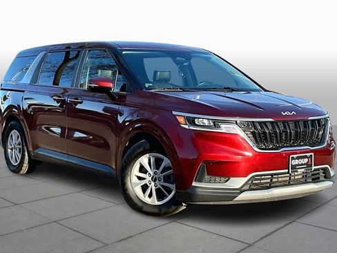 Used 2024 Kia Carnival LX image 3