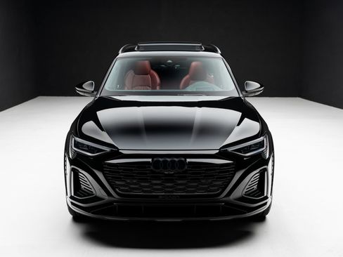 Used 2024 Audi Q8 e-tron Prestige w/ Prestige Package AWD/4WD image 5