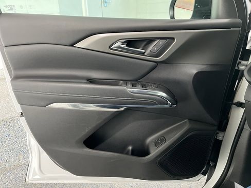 Used 2025 Chevrolet Traverse LT image 28