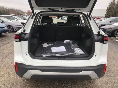 New 2026 Volkswagen Tiguan SE image 35