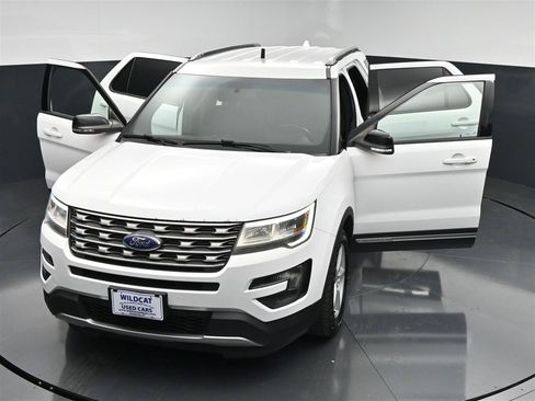 Used 2016 Ford Explorer XLT AWD/4WD image 28