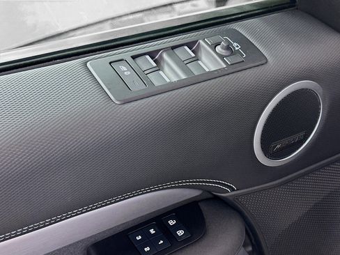 Used 2024 Land Rover Discovery Dynamic SE image 16