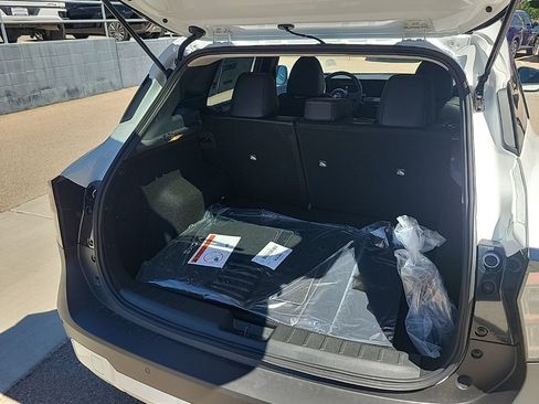 New 2025 Nissan Kicks SR FWD image 14