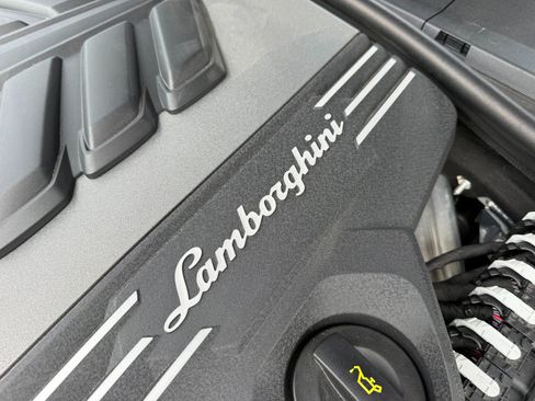 Used 2023 Lamborghini Urus Performante AWD/4WD image 68