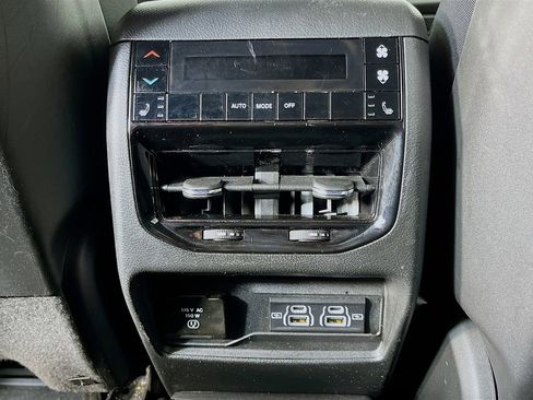 Used 2024 Jeep Grand Cherokee L Limited w/ Luxury Tech Group II image 33