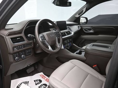 Used 2024 Chevrolet Tahoe Z71 w/ Luxury Package AWD/4WD image 19