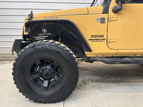 Used 2014 Jeep Wrangler Unlimited Sport w/ Quick Order Package 23S AWD/4WD image 4