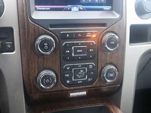 Used 2014 Ford F150 Lariat w/ Lariat Chrome Package image 18