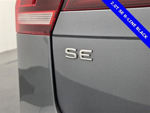 Used 2022 Volkswagen Tiguan SE R-Line image 22