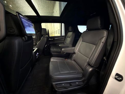 Used 2023 GMC Yukon XL Denali image 3