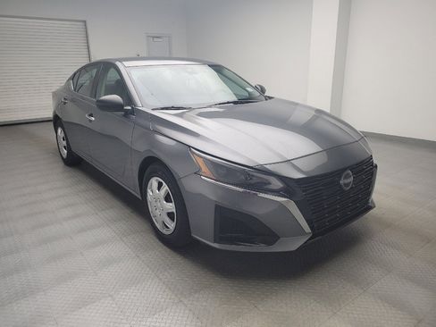 Used 2024 Nissan Altima 2.5 S FWD image 13