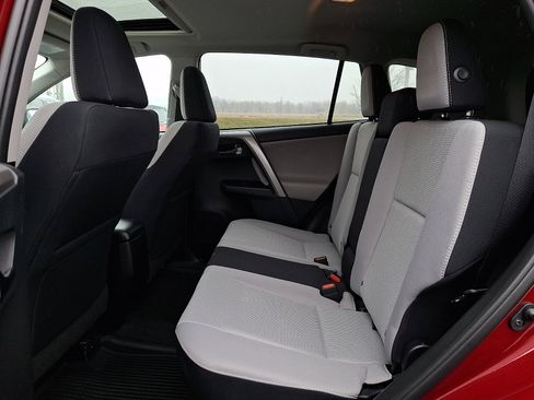 Used 2018 Toyota RAV4 XLE image 11