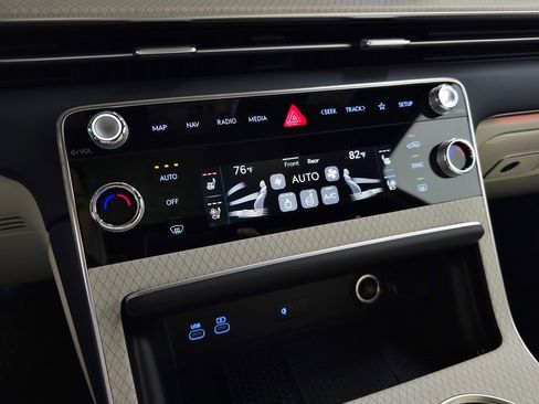 New 2025 Genesis GV80 3.5T Prestige image 30