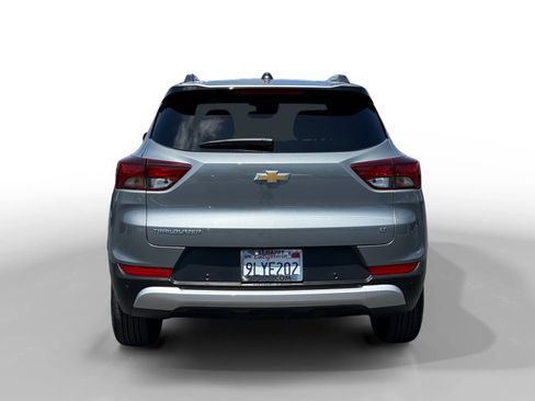 Used 2024 Chevrolet TrailBlazer LT w/ Driver Confidence Package FWD image 4