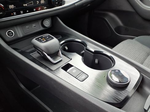 Used 2023 Nissan Rogue SV image 19