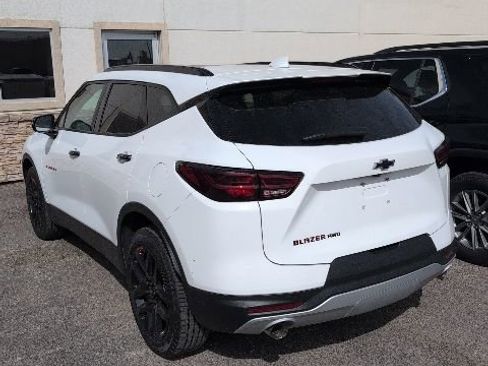 Used 2023 Chevrolet Blazer LT image 2