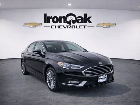 Used 2020 Ford Fusion SE image 1