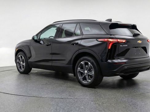 Used 2025 Chevrolet Blazer LT image 6