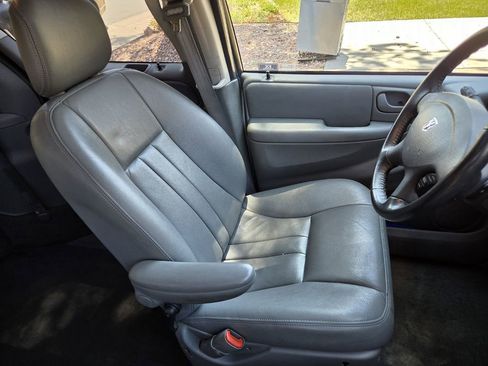 Used 2005 Dodge Grand Caravan SXT w/ Leather Interior Group FWD image 15