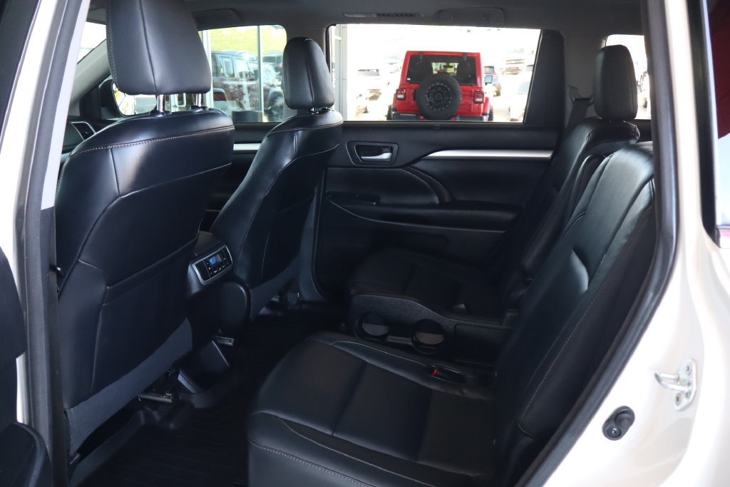 Used 2015 Toyota Highlander XLE AWD/4WD image 28