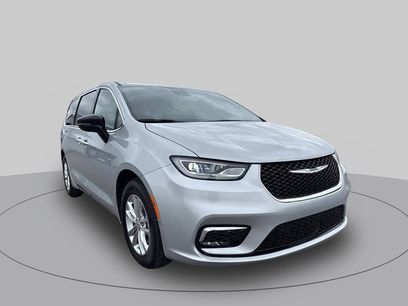 New 2026 Chrysler Pacifica Select