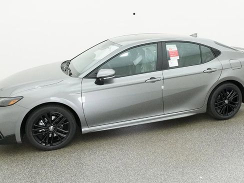 New 2026 Toyota Camry SE FWD image 5