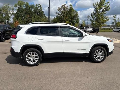 Used 2015 Jeep Cherokee Latitude w/ Comfort/Convenience Group AWD/4WD image 6